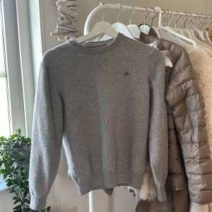 Stickad tröja - Fin gant tröja som inte längre andvänts!! Jätte bra sick, inte nåpprig eller några fläckar💕🙌🏼