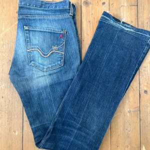 Replay jeans  - Riktigt snygga utsvängda jeans 