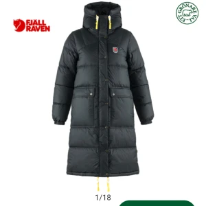 Fjällräven jacka  - Min vinterjacka från Fjällräven! Använd ca 3 månader, värmer ordentligt bra. Strl S. Ordinarie priset är 8 900kr! Säljer för 5500kr🥰