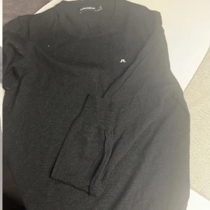 j lindberg stickad tröja - Skön o najs tröja. Storlek m. Skriv för frågor