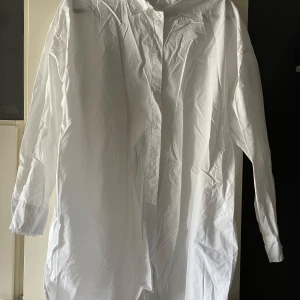 Skjorta - Skjorta från Kappahl, storlek XL. Använd ett fåtal gånger. Skjortan är fläckfri, syns inte att den har blivit använd. Finns på flera sidor, köparen står för frakten. 