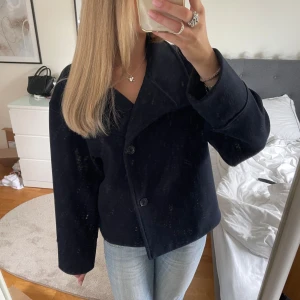 Kappa - Marinblå kappa från gina tricot💗 Nyskick