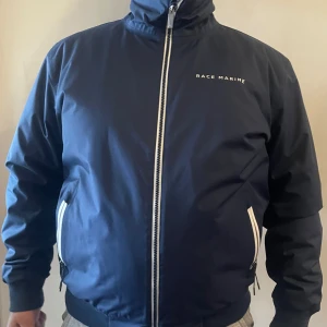 Skaljacka från Race Marine  - Skaljacka från race marine i nyskick. 