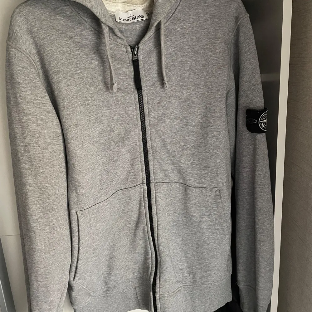 Stone island kofta grå | Skick 9/10 | Storlek:M | Obs! Replika. Neuletakit & Villapaidat.