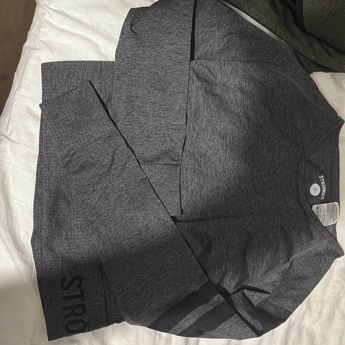 Grå långärmad tröja från Stronger