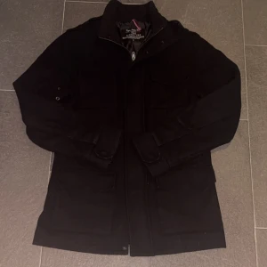 Svart kappa i kashmirblandning  - inga defekter 9/10 skick | skriv för bud elr funderingar