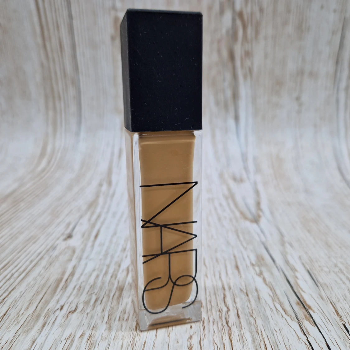 Natural Radiant Longwear Foundation från NARS