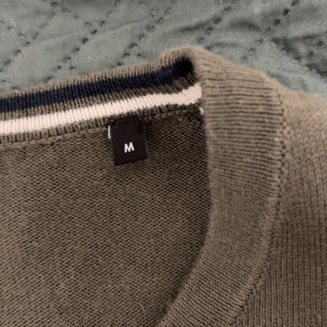 Olivgrön tröja från Junk de Luxe - 91