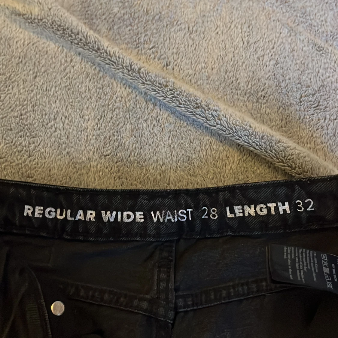 Svarta jeans med regular wide passform - 91
