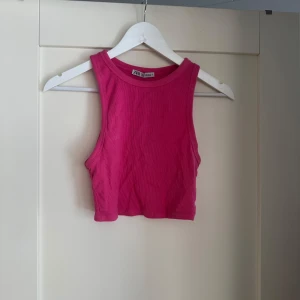 Rosa ribbad croppad topp från Zara - Kort linne från Zara🩷