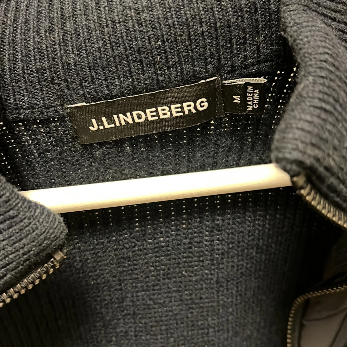 Mörkblå stickad jacka från J.Lindeberg - 91