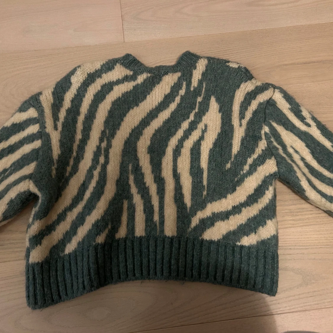 Grön och beige stickad tröja från Zara - 91