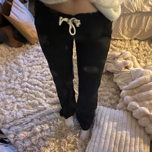 Mörkblåa linnebyxor - Säljer dessa linnebyxor. Byxorna är mörkblåa🩷 storlek xs/s 