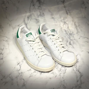 ADIDAS STAN SMITH - Adidas Stan Smith i mycket bra skick.