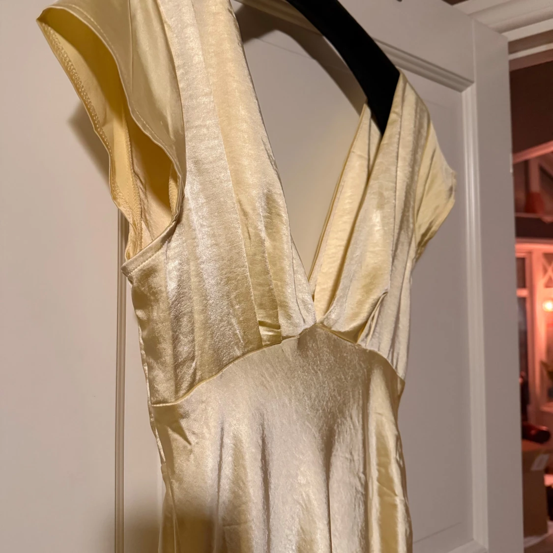 Gul långklänning med öppen rygg - 90