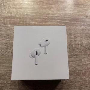 Hörlurar pro  - Säljer dessa hörlurar då jag redan har ett par och inte behöver 2💞