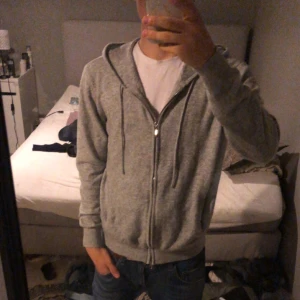 Kashmir zip - Inga defekter 9/10 skick  Ej saint Laurent 