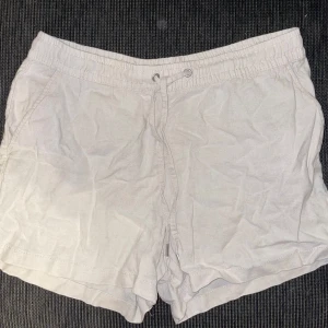 Linneshorts  - Linneshorts från H&M i storlek S💓