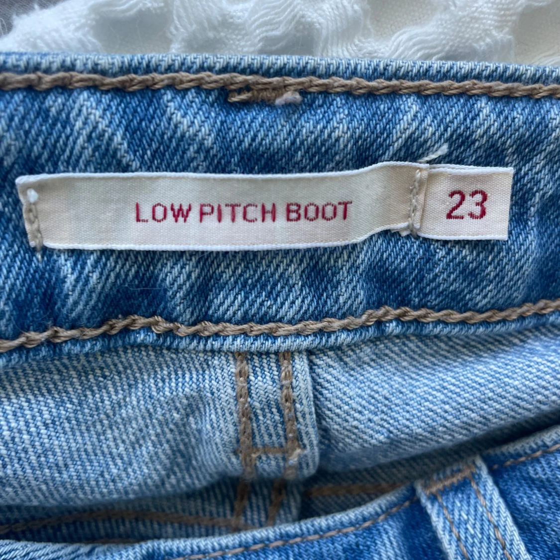 Ljusblåa Levi’s jeans - 92