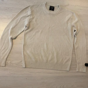 Abercrombie & Fitch tröja  - Vit Abercrombie & Fitch tröja  10/10 skick  Storlek: XS Knappt använd 