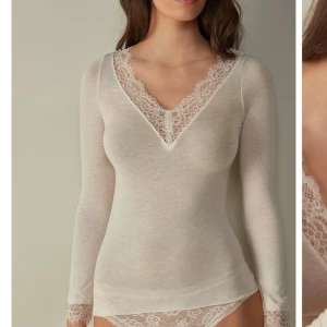 Intimissimi topp  - Topp från Intimissimi i storlek S! Använd max 2-3 gånger så i princip som ny! Säljer då den inte kommer till användning 💗💕