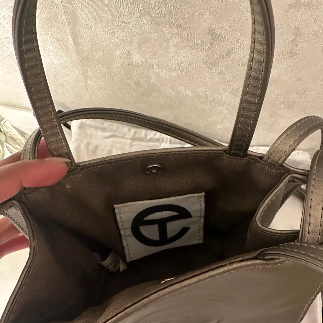 Telfar i metallic grå färg - 91