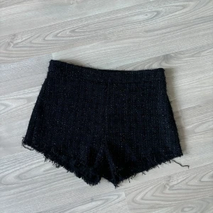 Glitter shorts  - Säljer dessa så fina glittriga shorts!!! Använda 1 gång är som nya! 