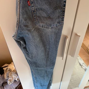 Levis 501 Jeans  - Ljusblå Levis 501 jeans, väl andvända.  W27 L27 