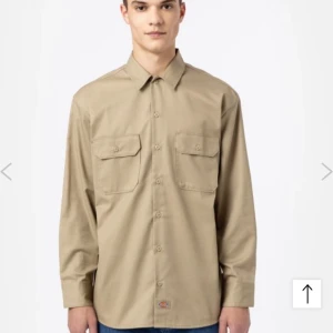 Dickies byxor + skjorta - Helt oanvända , endast testade 1 gång   Storlek  Byxor - W44 L32 Skjorta - XXL  Köpta för ca 1500kr tillsammans    Pris går att diskuteras 