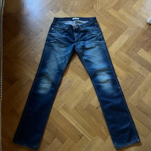 Acne studios jeans  - Riktigt fet acne studios jeans. De sitter raka men ändå slim. Samt har najs slitningar. 