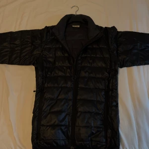 Lundhags Jacka - Lundhags dunjacka i storlek S!  Säljs pga att den inte används mer!  Storlek S  Buda på!