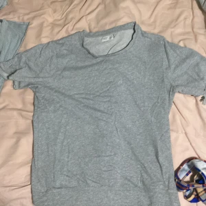 Tröja emilio  - Storlek Large  Skön tröja, lite på den tjockare sidan 