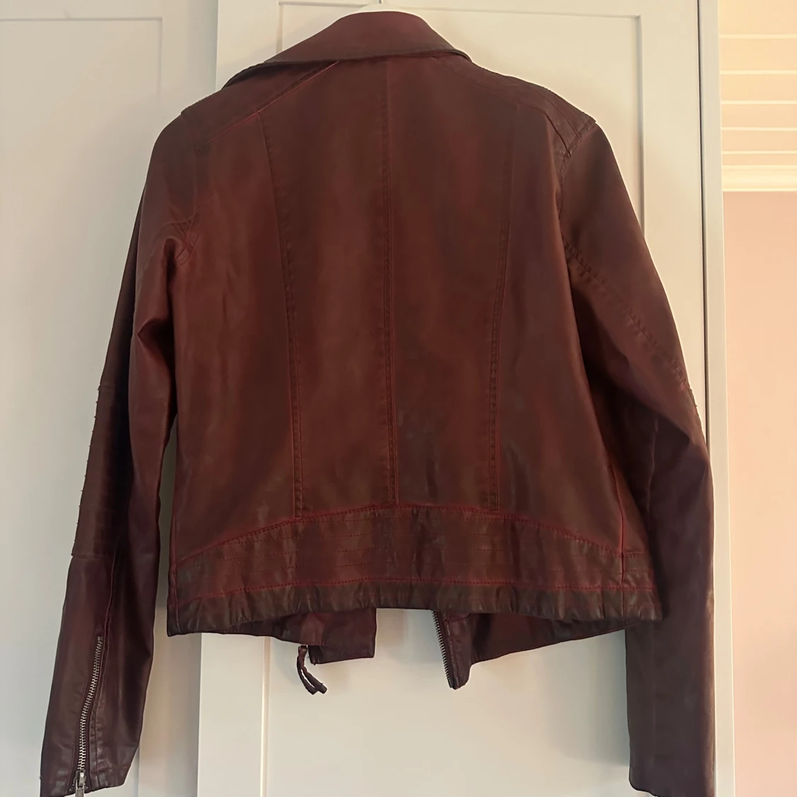 Röd skinnjacka  - 90