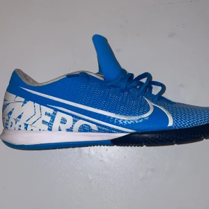 Nike mercurial Vapor - De är helt nya använt de 1 gång men de satt för tajt på mig så måste köpa nya. Helt fräscha