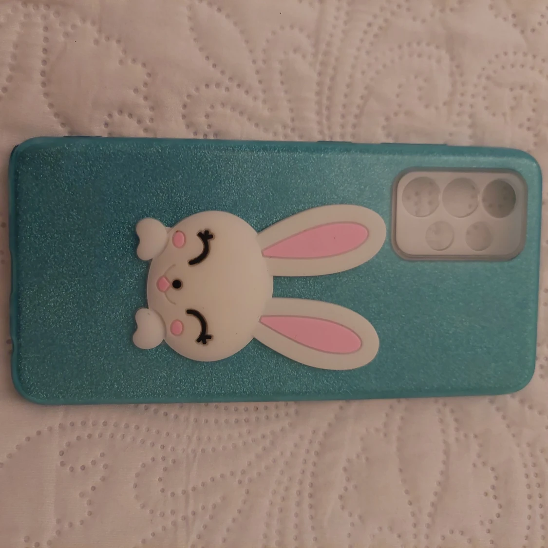 Blått mobilskal med kaninmotiv