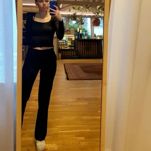 Lågmidjade kostymbyxor Nelly  - Säljer mina lågmidjade kostymbyxor från Nelly i 34 väldigt fint skick knappt använda 