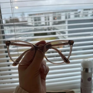 Transparenta glasögon från Tom Ford - Felfri