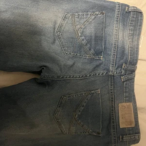 Blå jeans från Diesel - Snygga blå jeans från Diesel. Lågmidiade! Pris kan diskuteras💕 passar S