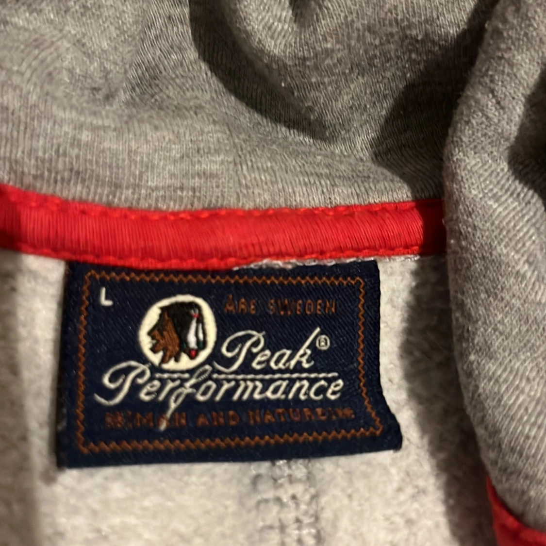 Grå zip hoodie från Peak Performance - 90