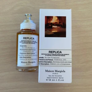 Maison Margiela By the Fireplace  - Tja! Säljer denna helt nya 30 ML maison margiela by the fireplace parfym. Denna parfym är perfekt för kallare tider då den ger en värmande och mysig doft! Säljer denna parfym då jag köpte fel och ej går att skicka tillbaka! Nypris 800kr! Hör av dig vid frågor!