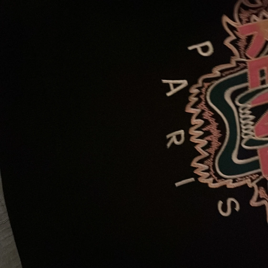 Svart tröja med tigerbroderi från Kenzo - 91