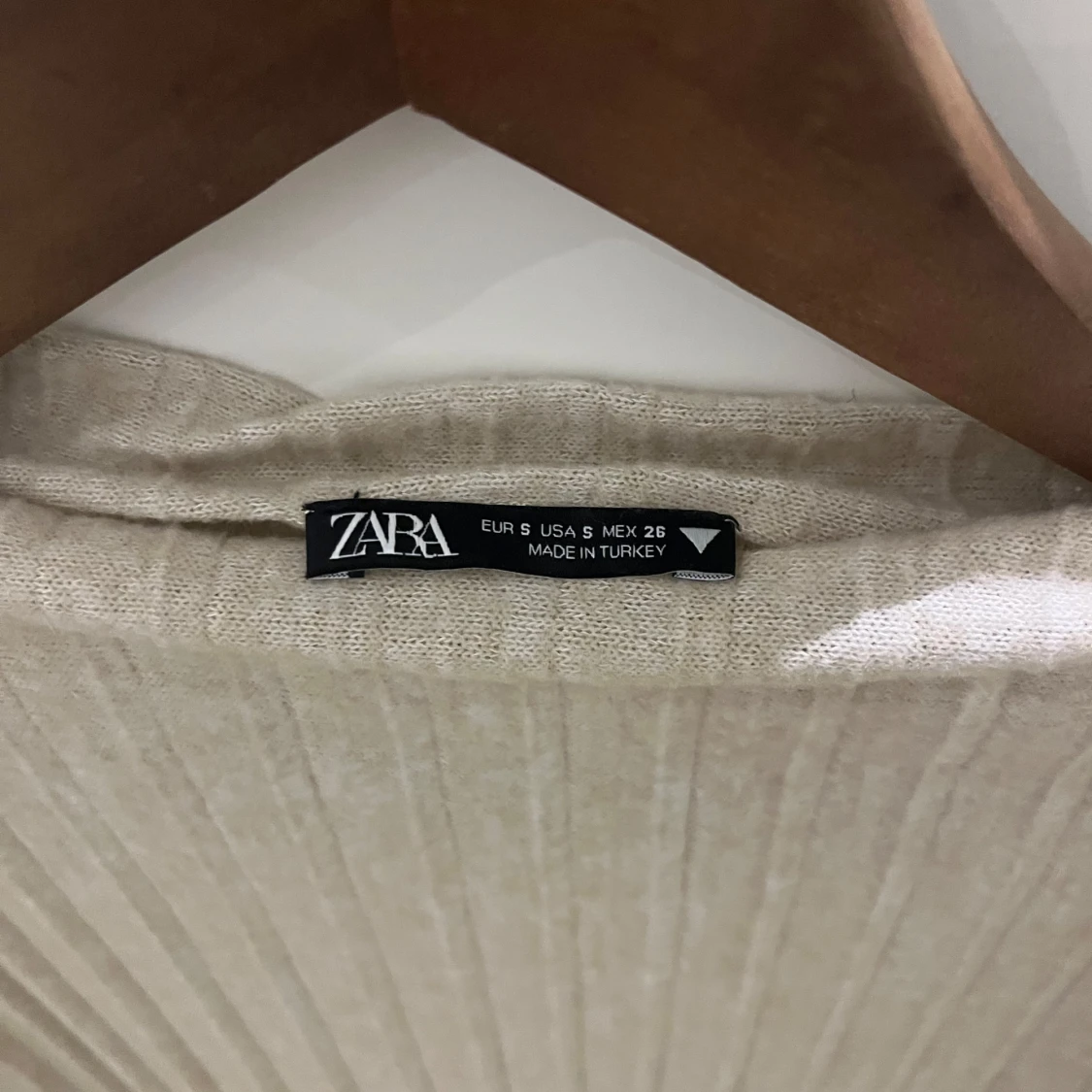 Beige ribbat set från Zara - 92