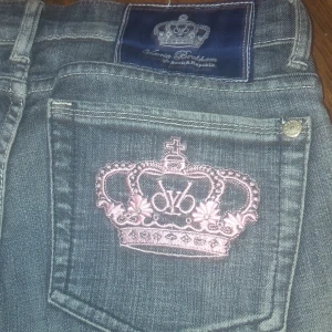 Victoria Beckham Capri jeans - Snygga blå Capri jeans från  Victoria Beckham Rock & Republic, bra skick!