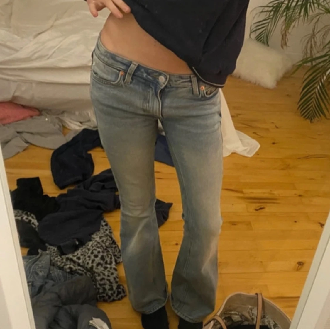 Blå bootcut jeans weekday