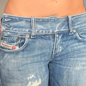 Diesel jeans - Midjemått: 35cm rakt över, innerbenslängd: 74cm 💕
