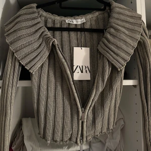 Zara topp/tröja - Snygg oanvänd topp från Zara! Storlek S