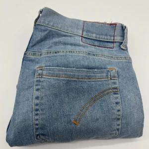 DONDUP GEORGE JEANS - - Dondup George jeans - storlek 33, benlängd: 104cm, midjemått: 40cm - Nypris runt 4000 - Kontakta för fler frågor eller funderingar // Delu0xecloset 