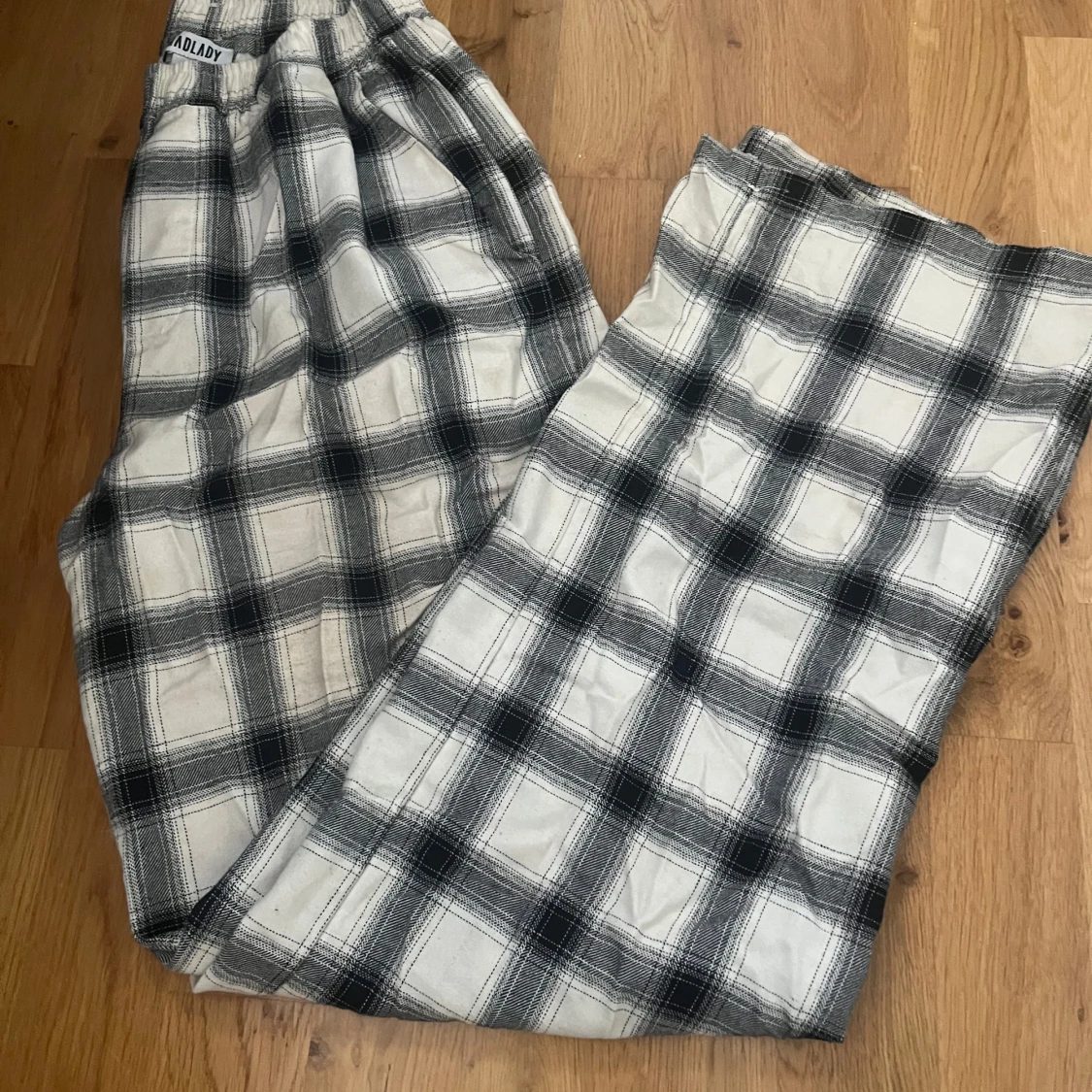 Rutig byxa från Madlady