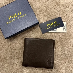 Polo Ralph lauren plånbok Ny! - Säljer nu denna sjukt snygga polo Ralph lauren plånbok helt sprillans ny  Pris 499kr Fraktar spårbart med PostNord🙌🏽