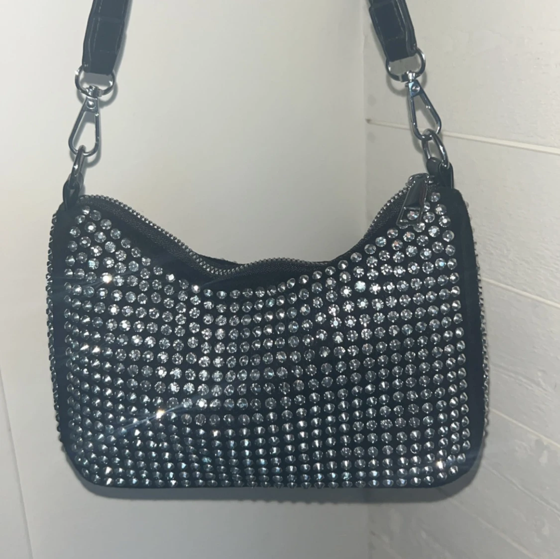 Glittrig axelväska  - 90